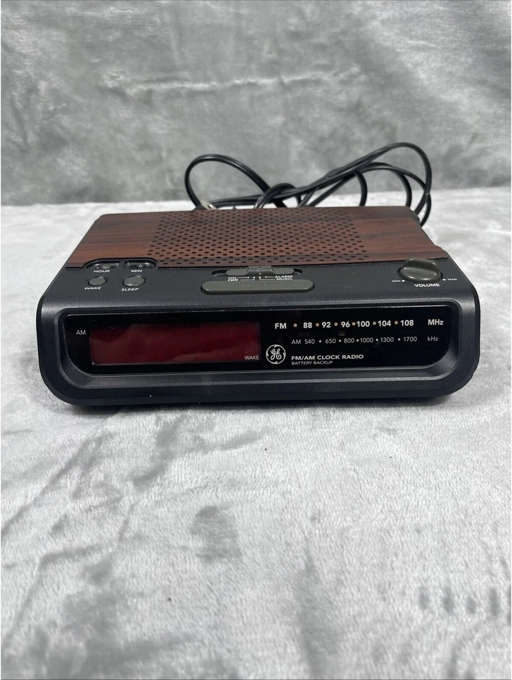 GE AM/FM Clock Radio 7-4613B Wood Grain AlarmClock Battery Backup Vintage Tested